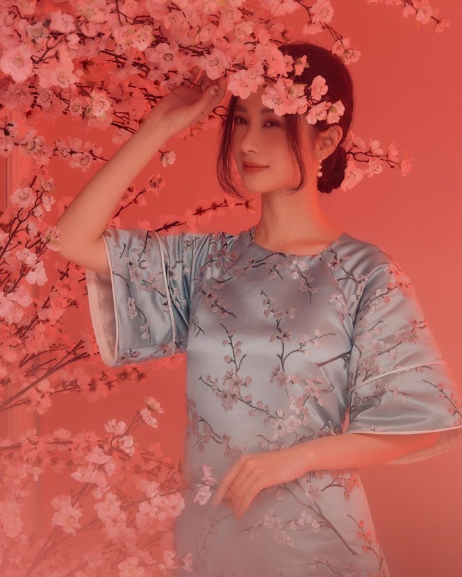 Bạn gái Đức Chinh xinh đẹp đón Tết, Hòa Minzy gợi cảm đầu xuân - ảnh 14
