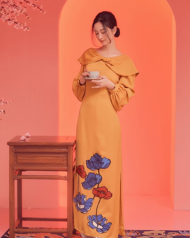Bạn gái Đức Chinh xinh đẹp đón Tết, Hòa Minzy gợi cảm đầu xuân - ảnh 17