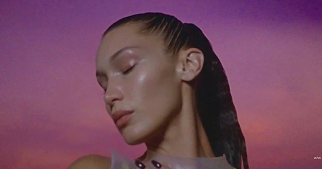 Bella Hadid bán nude rực lửa thanh xuân - ảnh 8