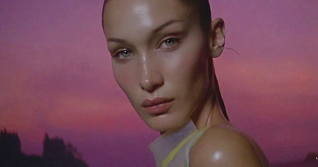 Bella Hadid bán nude rực lửa thanh xuân - ảnh 10