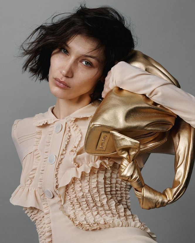 Bella Hadid bán nude rực lửa thanh xuân - ảnh 16