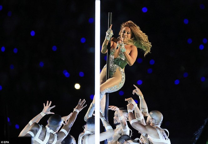 Jennifer Lopez 50 tuổi múa cột mặc bốc lửa nhảy sung ở Miami - ảnh 3