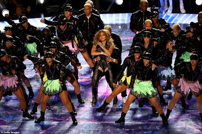 Jennifer Lopez 50 tuổi múa cột mặc bốc lửa nhảy sung ở Miami - ảnh 8