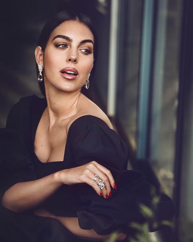 Georgina Rodriguez tiết lộ run rẩy khi lần đầu gặp Ronaldo - ảnh 1