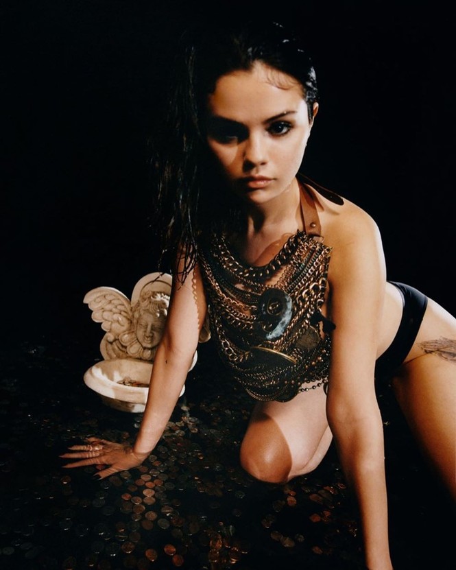 'Bỏng mắt' trước loạt ảnh Selena Gomez gợi cảm rực lửa đến 'nghẹt thở' - ảnh 9