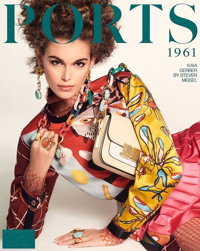 Con gái 18 tuổi của Cindy Crawford diện vest lưng trần không nội y - ảnh 7