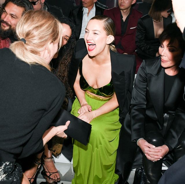 Kate Hudson 40 tuổi trẻ đẹp siêu gợi cảm với đầm hở ngực sâu - ảnh 8