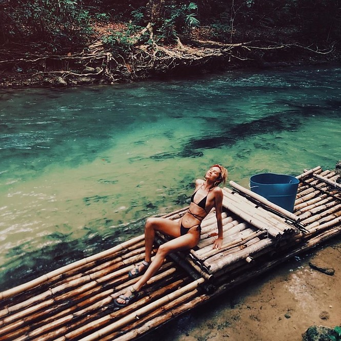 Candice Swanepoel lại tung ảnh bikini khoe dáng tạc tượng - ảnh 7