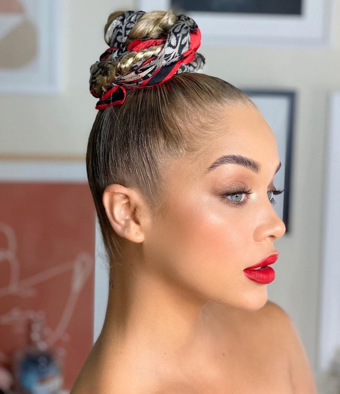 Jasmine Sanders khoe dáng tạc tượng bên bể bơi - ảnh 14