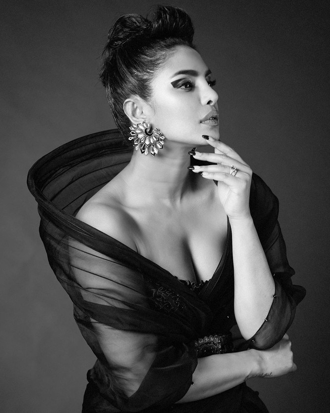 Hoa hậu thế giới Priyanka Chopra U40 quyến rũ ngất ngây - ảnh 9