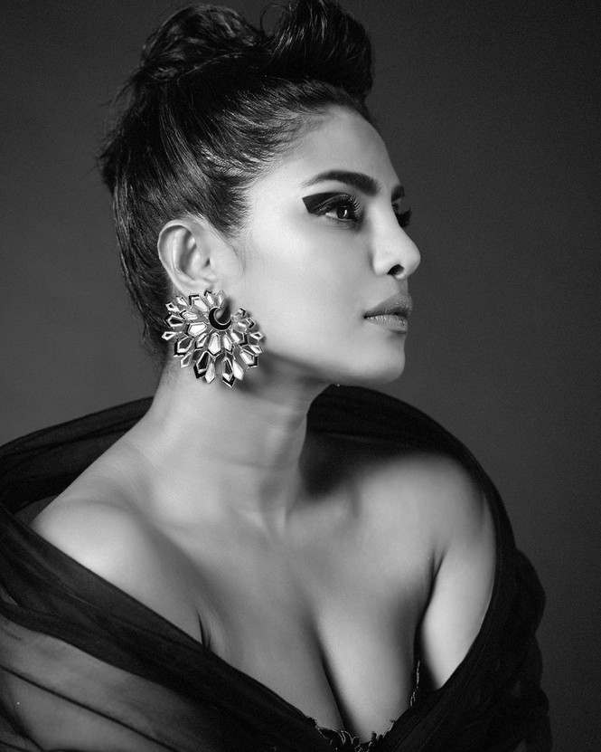 Hoa hậu thế giới Priyanka Chopra U40 quyến rũ ngất ngây - ảnh 8