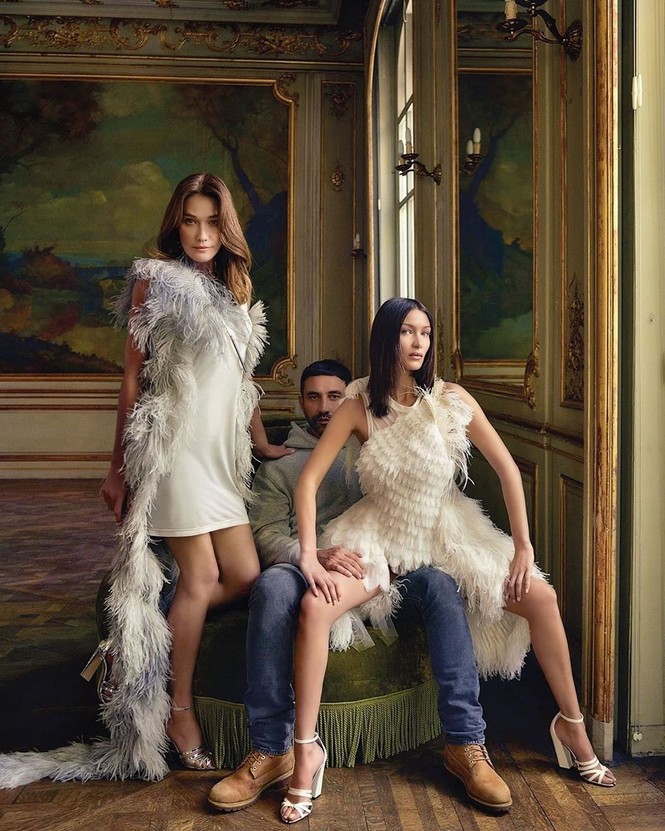 Không nội y, Bella Hadid mặc váy siêu ngắn khoe eo siêu bé - ảnh 19
