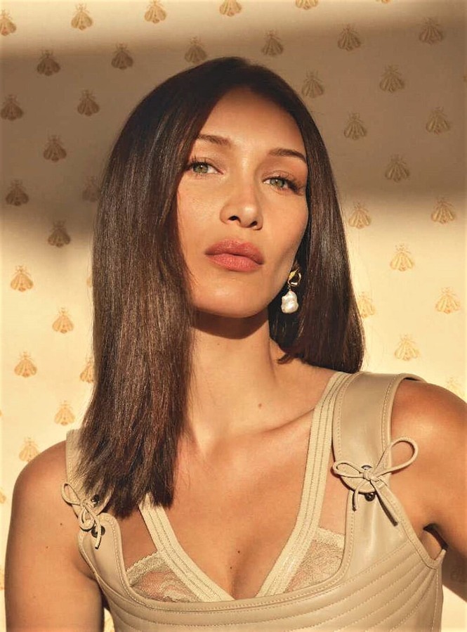 Không nội y, Bella Hadid mặc váy siêu ngắn khoe eo siêu bé - ảnh 21