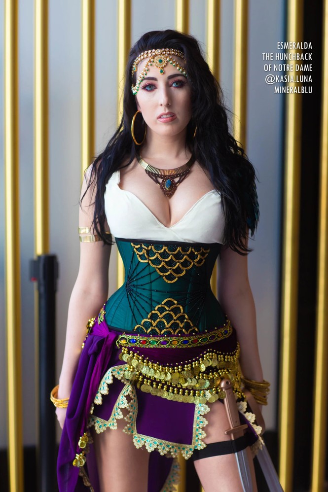 Các bóng hồng mặt xinh dáng đẹp trong lễ hội cosplay đình đám thế giới - ảnh 12