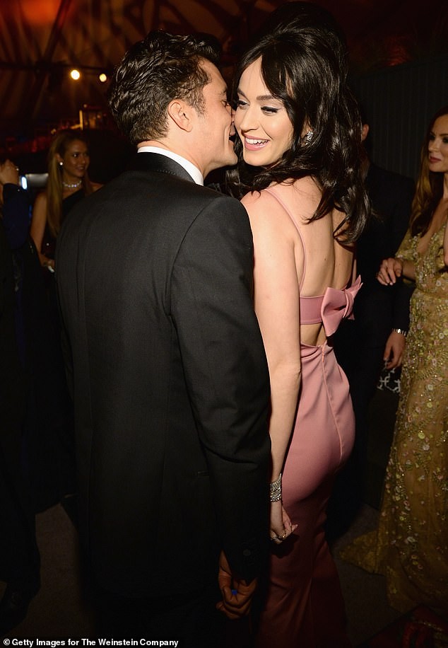 Siêu gợi cảm trong MV mới, Katy Perry mang bầu với 'cướp biển' Orlando Bloom - ảnh 12