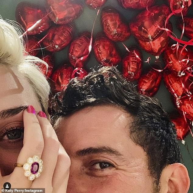 Siêu gợi cảm trong MV mới, Katy Perry mang bầu với 'cướp biển' Orlando Bloom - ảnh 14