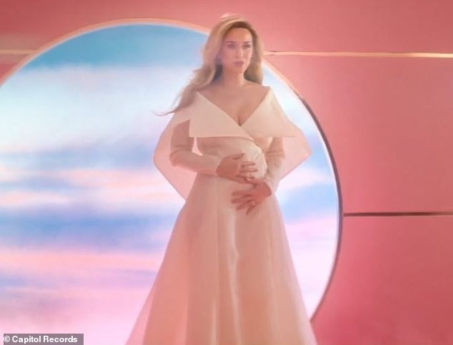 Siêu gợi cảm trong MV mới, Katy Perry mang bầu với 'cướp biển' Orlando Bloom - ảnh 5