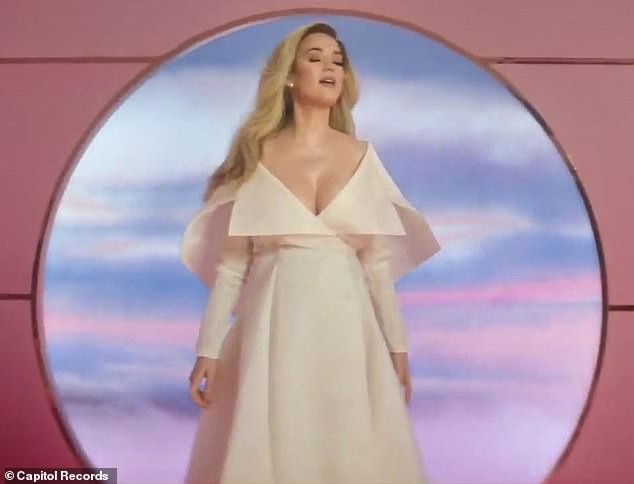 Siêu gợi cảm trong MV mới, Katy Perry mang bầu với 'cướp biển' Orlando Bloom - ảnh 6
