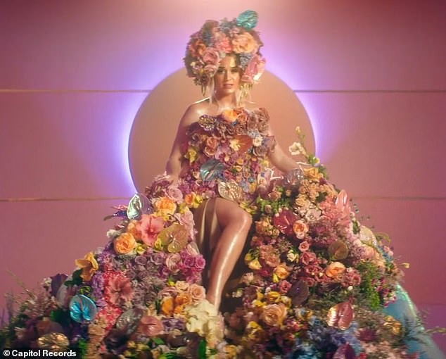 Siêu gợi cảm trong MV mới, Katy Perry mang bầu với 'cướp biển' Orlando Bloom - ảnh 8