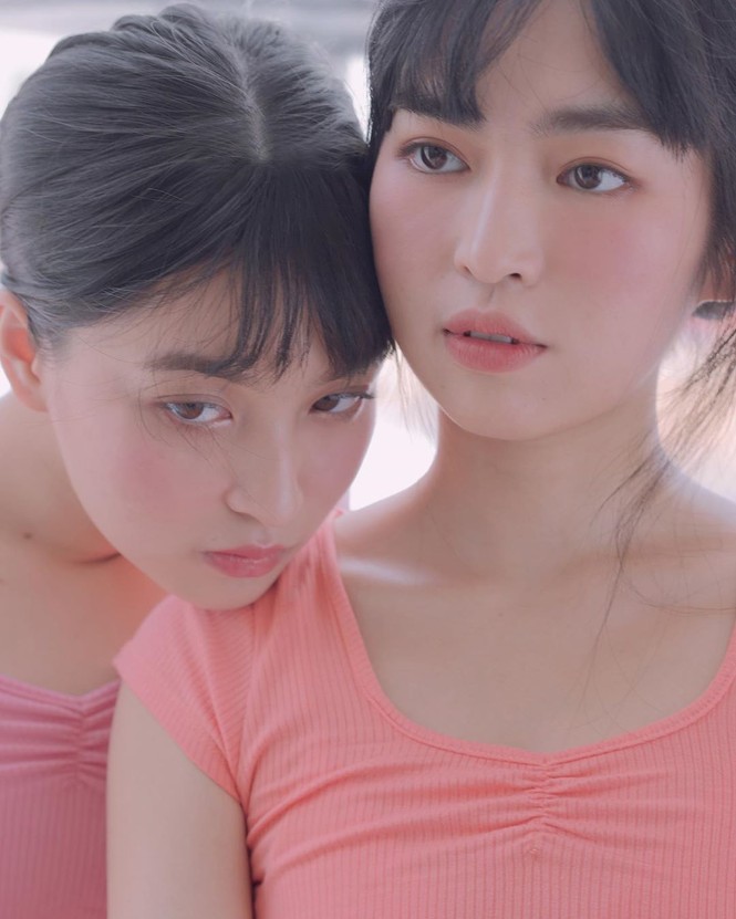 Hai 'hot girl Mắt biếc' đẹp nền nã trong loạt ảnh 'hồng hồng tuyết tuyết' - ảnh 2