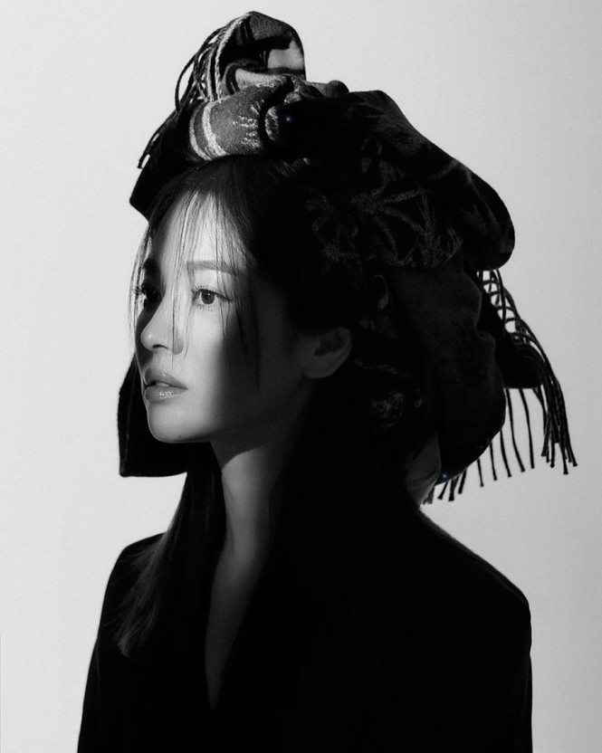 Song Hye Kyo sành điệu cực chất trên Bazaar Thái - ảnh 7