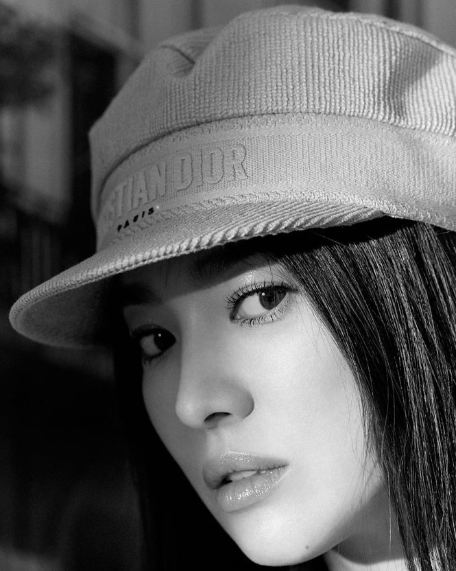 Song Hye Kyo sành điệu cực chất trên Bazaar Thái - ảnh 6
