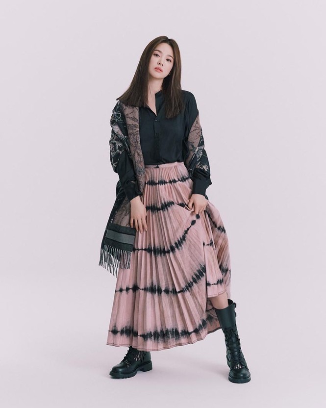 Song Hye Kyo sành điệu cực chất trên Bazaar Thái - ảnh 5