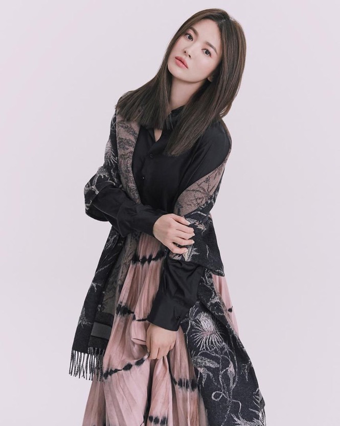 Song Hye Kyo sành điệu cực chất trên Bazaar Thái - ảnh 11