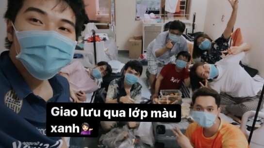 Châu Bùi tích cực tập thể dục, được tặng hoa 8/3 ở khu cách ly - ảnh 5
