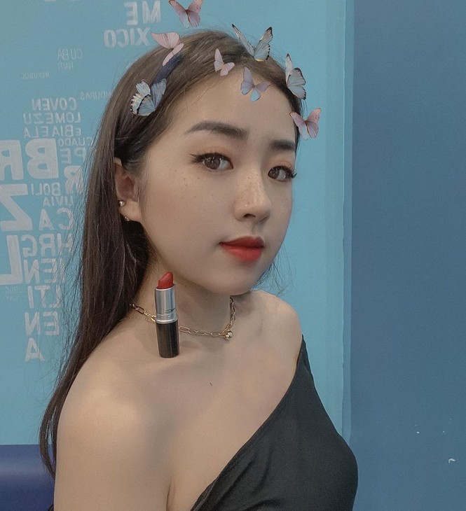 Chi Pu và hội bạn thân đua nhau chơi thử thách son môi khoe vai thon - ảnh 7