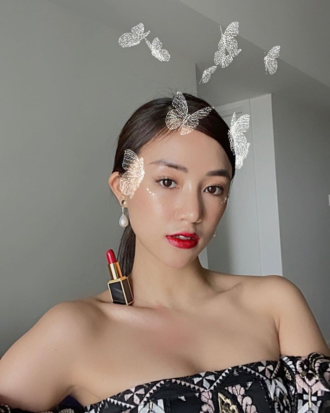 Chi Pu và hội bạn thân đua nhau chơi thử thách son môi khoe vai thon - ảnh 2