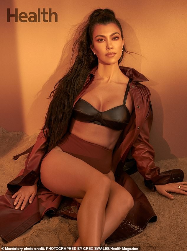 Kourtney Kardashian sở hữu sắc vóc trẻ trung đầy sức sống dù đã sinh 3 con. - ảnh 2