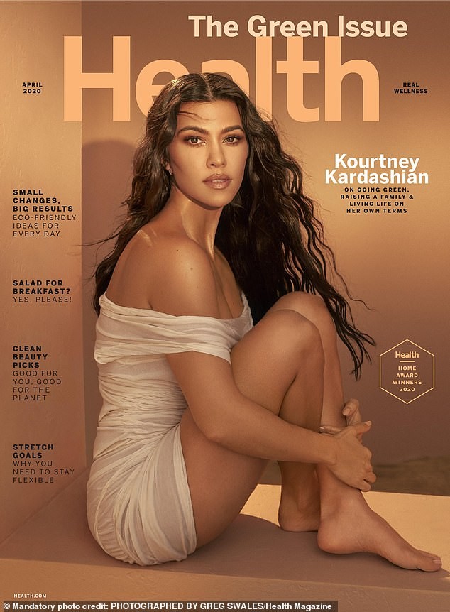 Kourtney Kardashian sở hữu sắc vóc trẻ trung đầy sức sống dù đã sinh 3 con. - ảnh 4