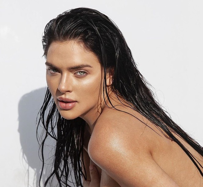 Kelsie Jean Smeby táo bạo cởi áo bán nude với thần thái mê hoặc đầy cuốn hút. - ảnh 2