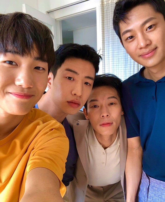 4 anh lính Triều Tiên 'Hạ cánh nơi anh' đẹp trai ngời ngời ngoài đời thực - ảnh 8