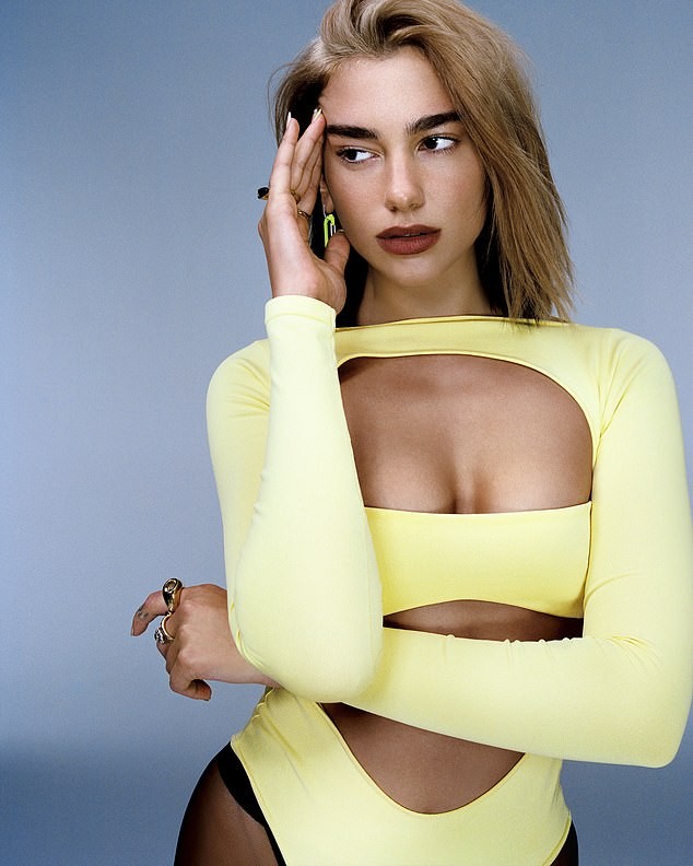 Giọng ca nước Anh Dua Lipa mặc gợi cảm tôn ba vòng nảy nở - ảnh 1