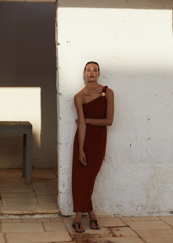 Alicja Tubilewicz stars in Max Mara Leisure Beachwear spring-summer 2020 lookbook - ảnh 14