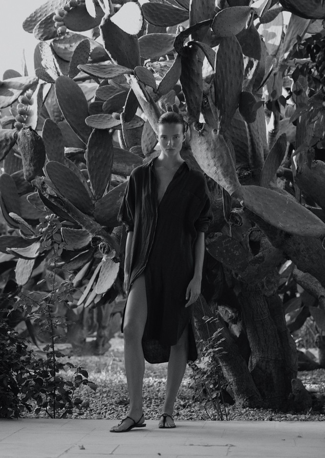 Alicja Tubilewicz stars in Max Mara Leisure Beachwear spring-summer 2020 lookbook - ảnh 15