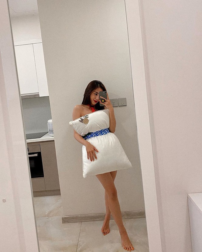 Hội bạn thân Chi Pu sang chảnh với trào lưu dùng gối ngủ làm... váy - ảnh 2