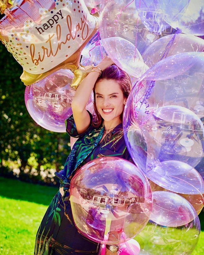 Alessandra Ambrosio gần 40 tuổi vẫn quá đẹp và gợi cảm - ảnh 9
