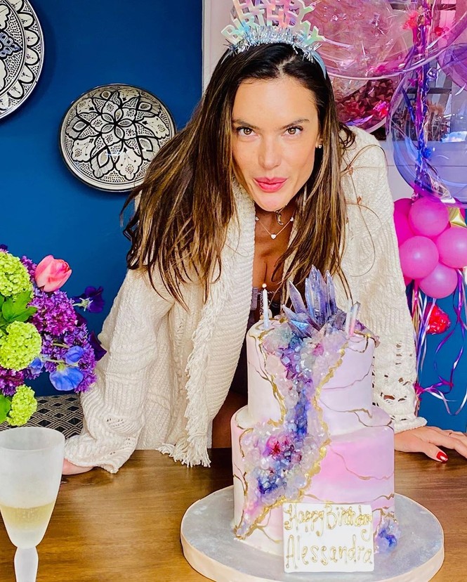 Alessandra Ambrosio gần 40 tuổi vẫn quá đẹp và gợi cảm - ảnh 10