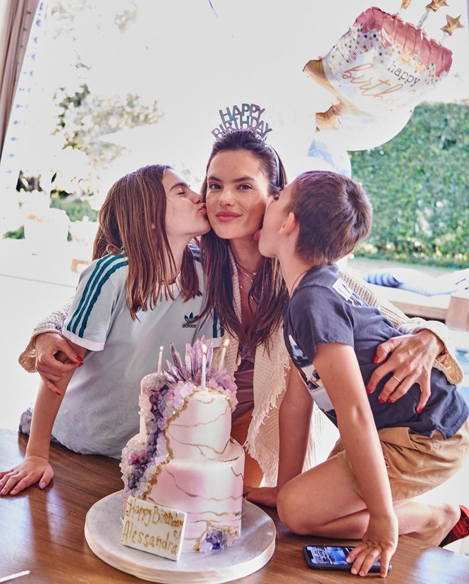 Alessandra Ambrosio gần 40 tuổi vẫn quá đẹp và gợi cảm - ảnh 11