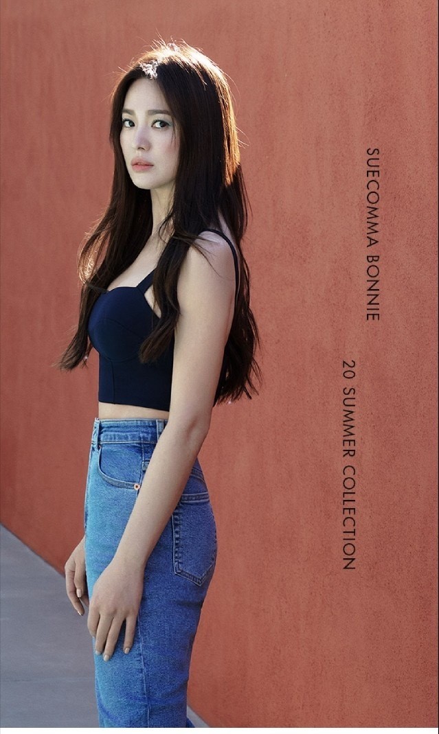 Mỹ nhân độc thân quyến rũ Song Hye Kyo khoe dáng thon với crop top - ảnh 1