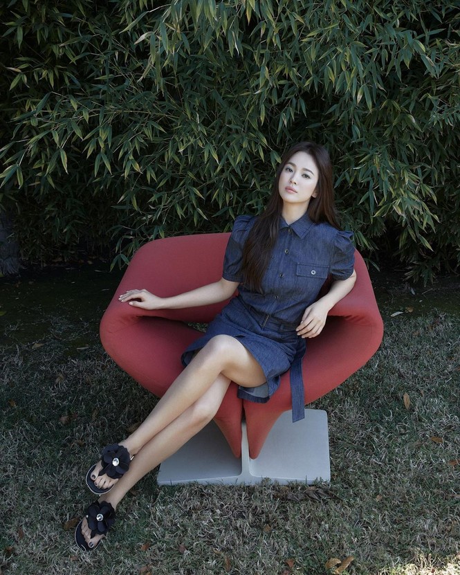 Mỹ nhân độc thân quyến rũ Song Hye Kyo khoe dáng thon với crop top - ảnh 3