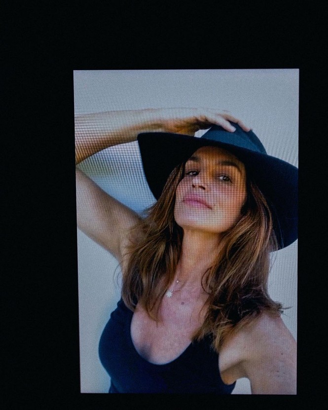 Siêu mẫu huyền thoại Cindy Crawford U60 quyến rũ đầy sức sống - ảnh 4