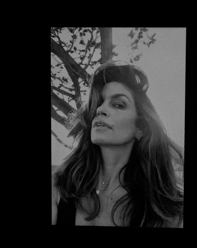 Siêu mẫu huyền thoại Cindy Crawford U60 quyến rũ đầy sức sống - ảnh 9
