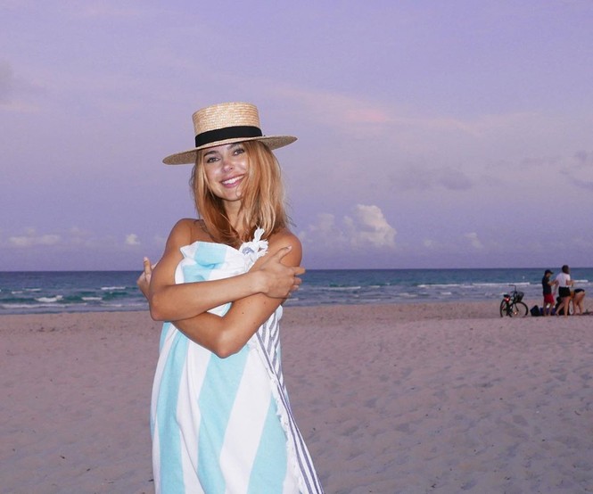 Ngắm đường cong tuyệt mỹ của 'chân dài' Anh quốc Kimberley Garner - ảnh 9