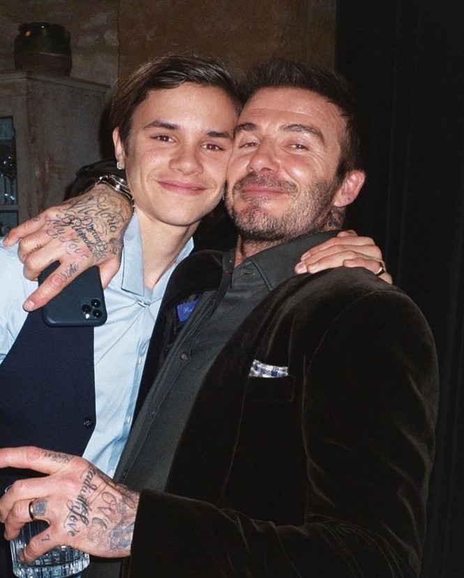 Hot boy 17 tuổi nhà Beckham yêu say đắm bạn gái kém 1 tuổi - ảnh 12
