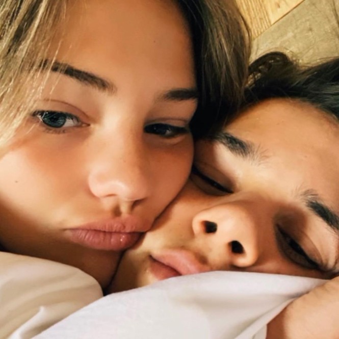 Hot boy 17 tuổi nhà Beckham yêu say đắm bạn gái kém 1 tuổi - ảnh 2