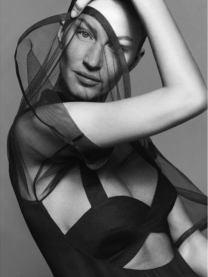 Siêu mẫu đắt giá Gisele Bundchen bán nude che ngực trần - ảnh 8
